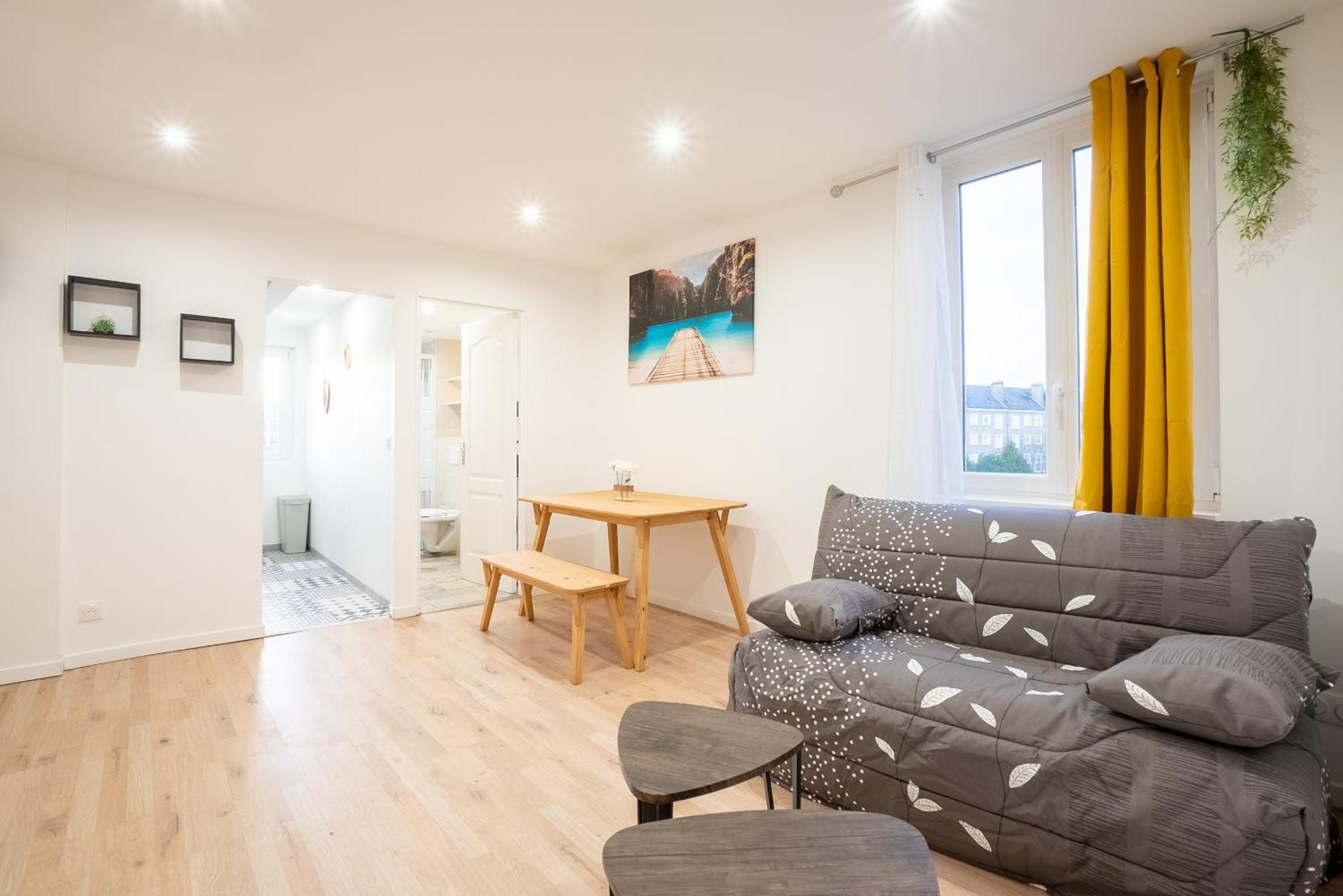 Budget Appart Avec Parking Au Centre-Ville Charleville-Mezieres Exterior photo