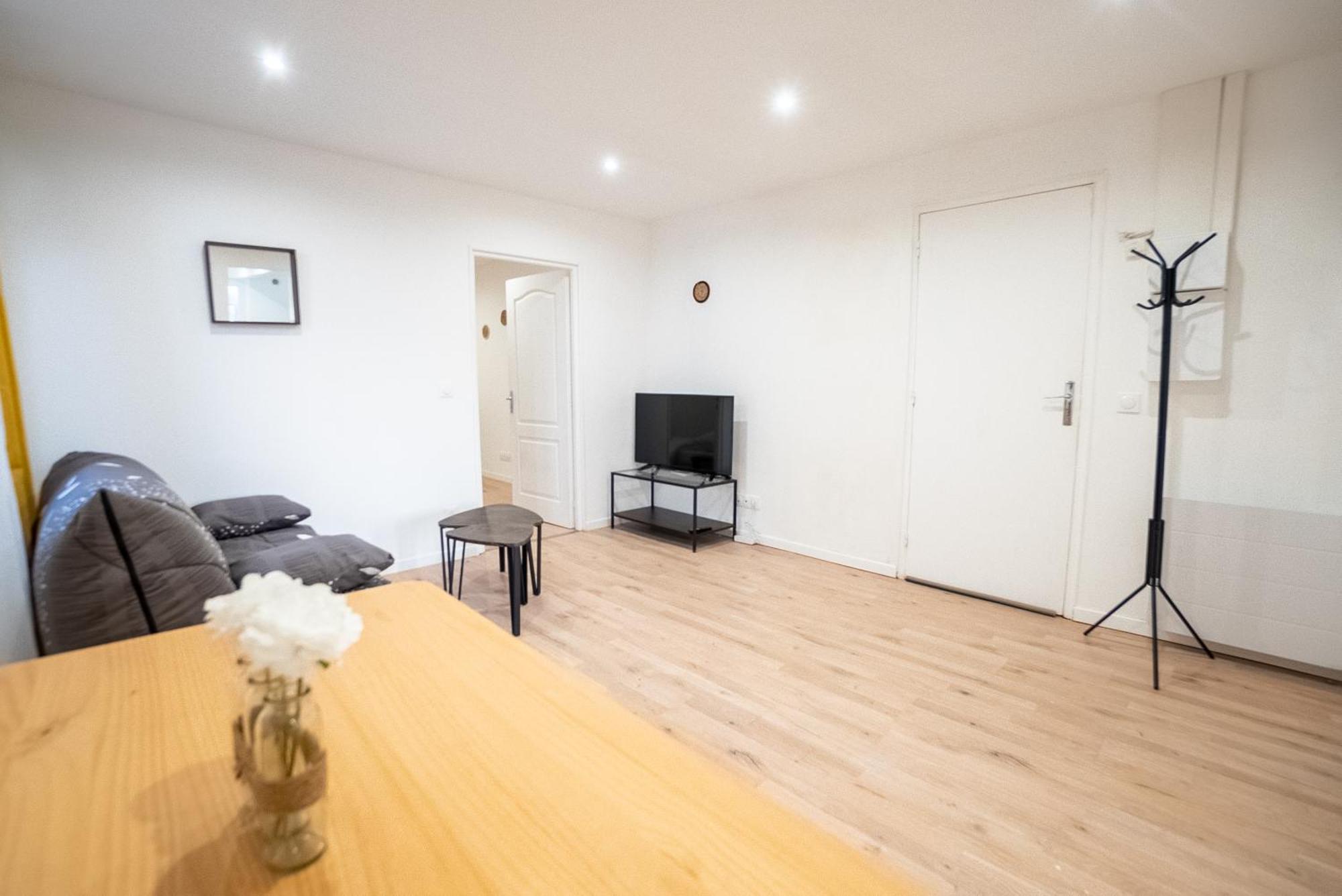 Budget Appart Avec Parking Au Centre-Ville Charleville-Mezieres Exterior photo
